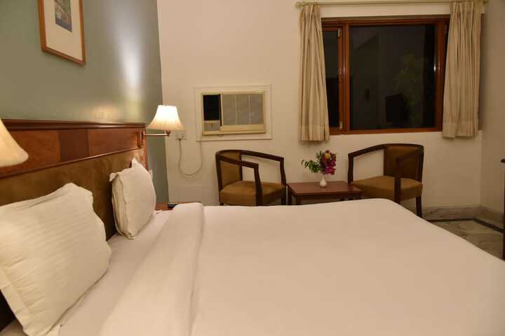 Room 28 of 66