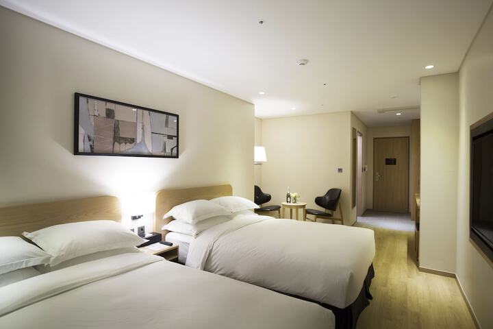 Room 15 of 66