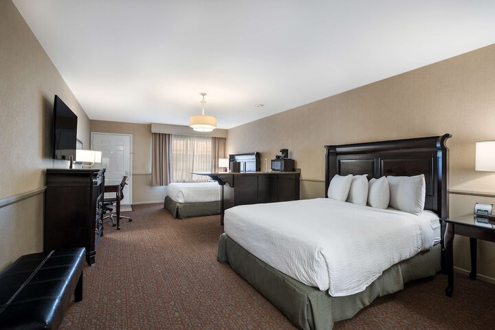 2 Queen Beds (5 of 5)