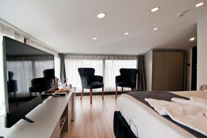 Room 3 of 19