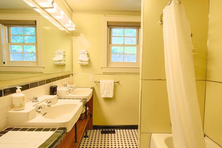 Room 179 of 243