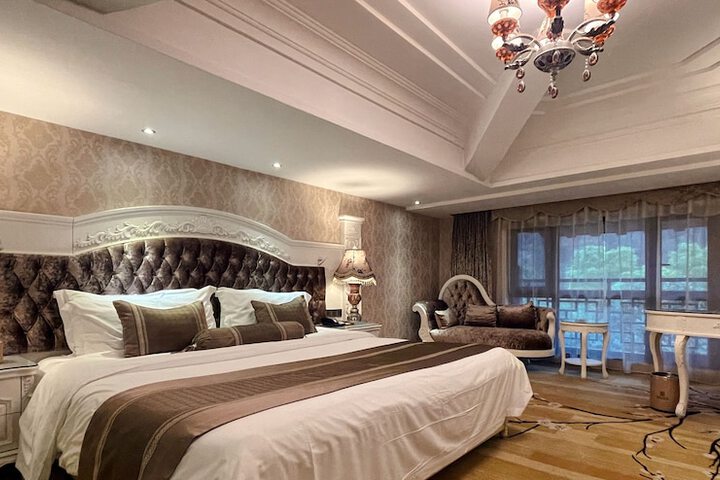 Room 27 of 71