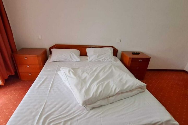 Room 15 of 28