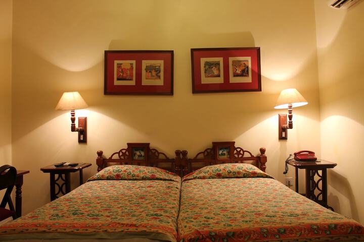 Room 4 of 39
