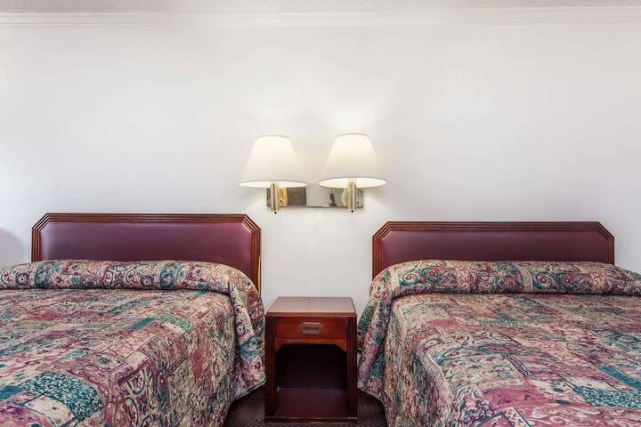 2 Double Beds (5 of 7)