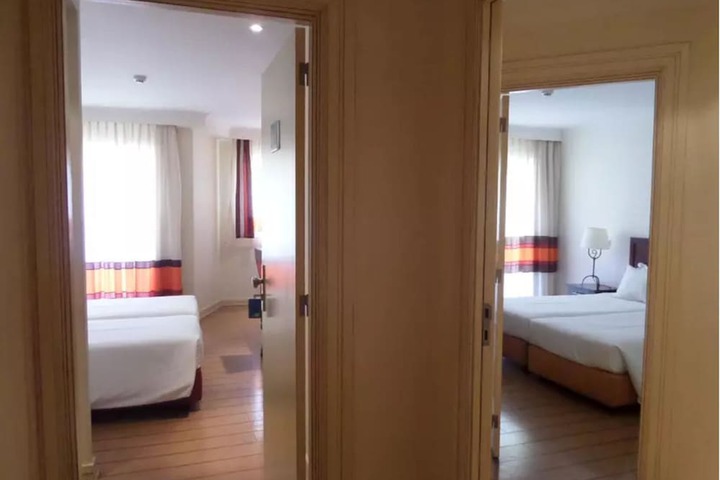 Room 3 of 39