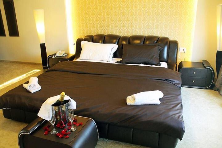 Room 14 of 17