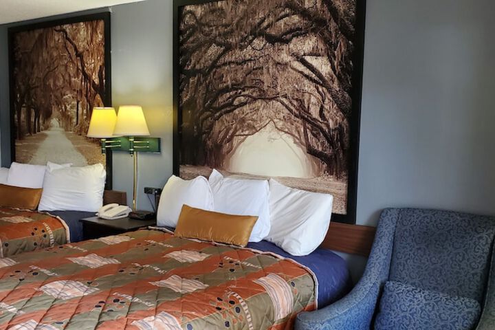 Room 13 of 28