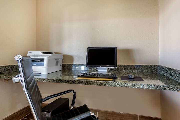 Business Center 44 of 47