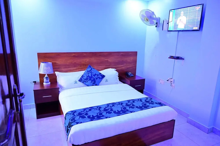 Room 3 of 16