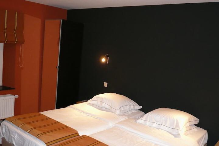 Room 11 of 29