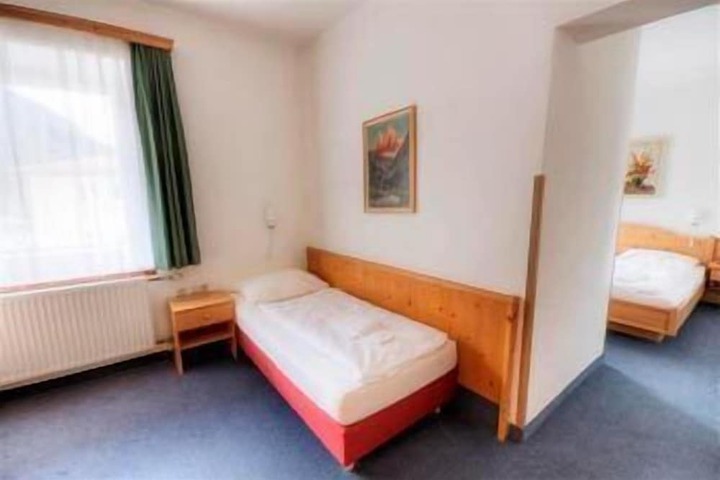 Room 17 of 60