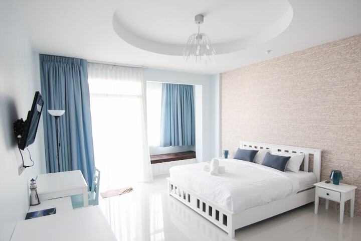 Room 9 of 80