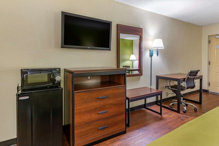 1 King Bed (8 of 8)