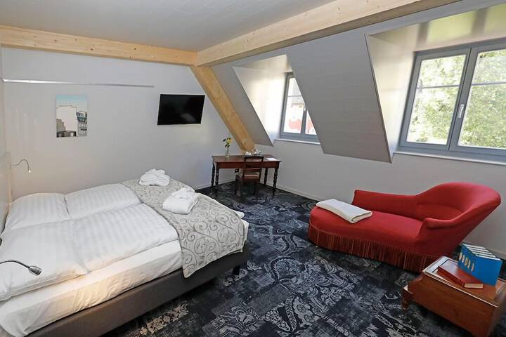 Room 2 of 41
