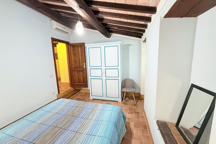 Room 14 of 83