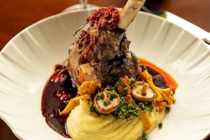 Dining 36 of 66