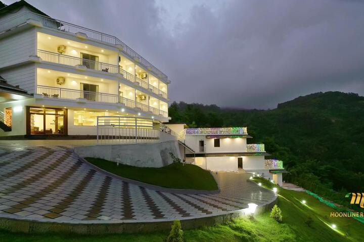 Moonline Resort