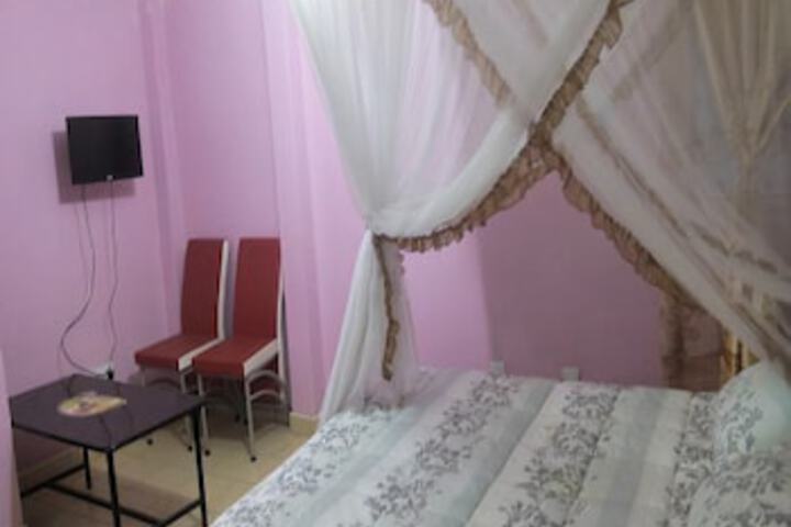 Room 6 of 8