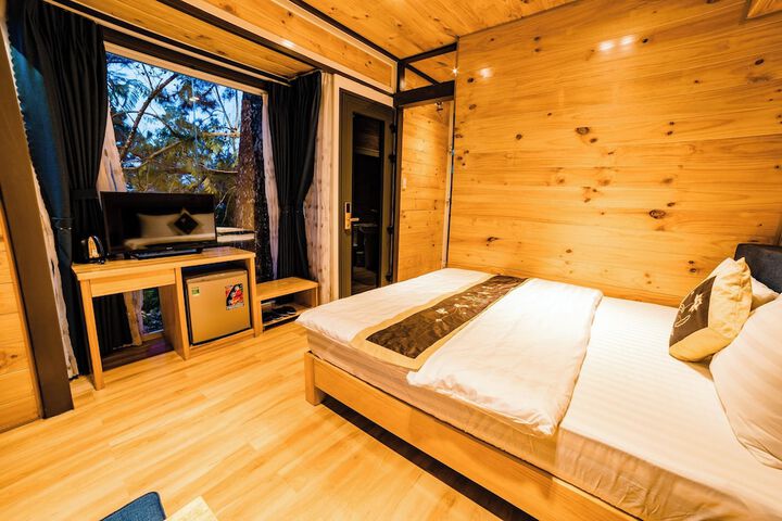 Room 15 of 82