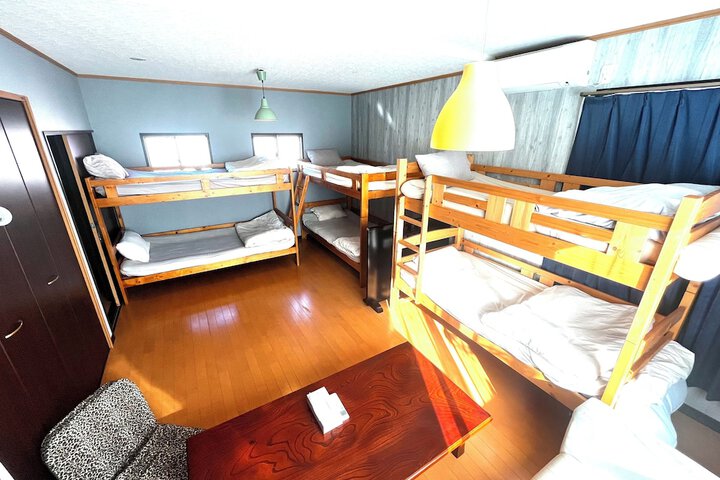 Room 19 of 172