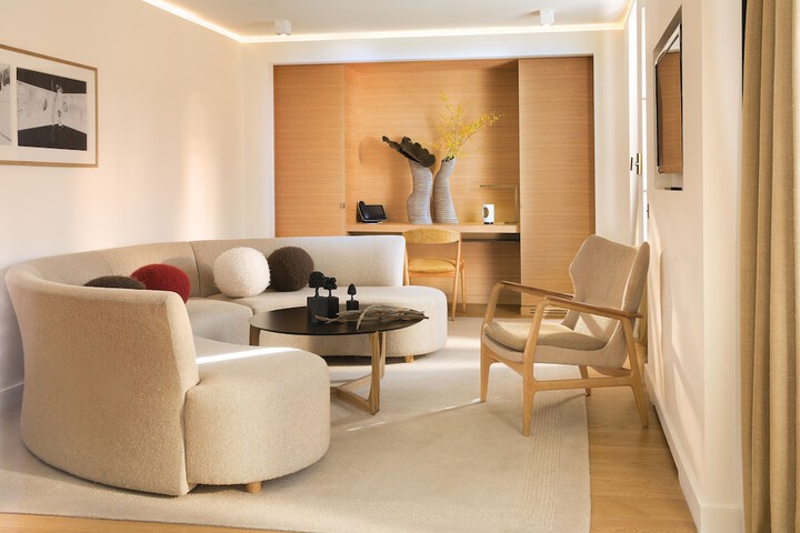 Room 32 of 83