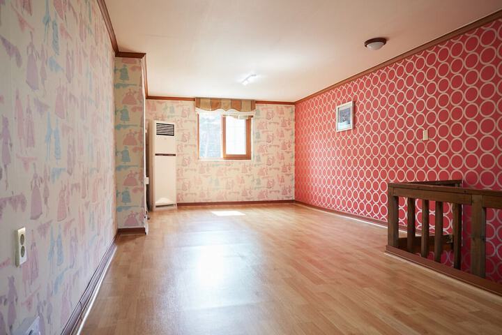 Room 40 of 82