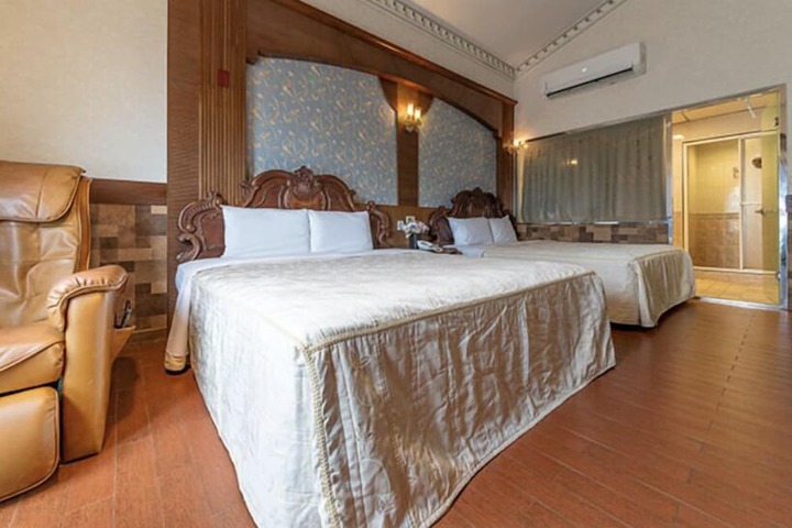 Room 8 of 20