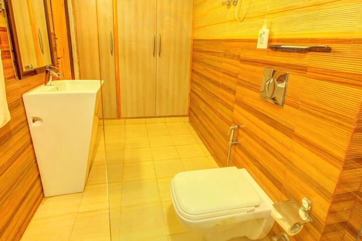 Room 12 of 19