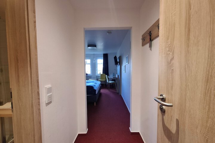 Room 7 of 18