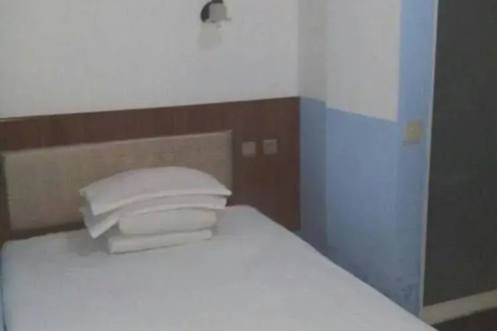 Room 15 of 15