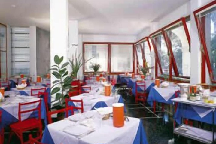 Dining 23 of 42