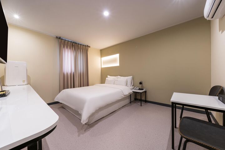 Room 74 of 142