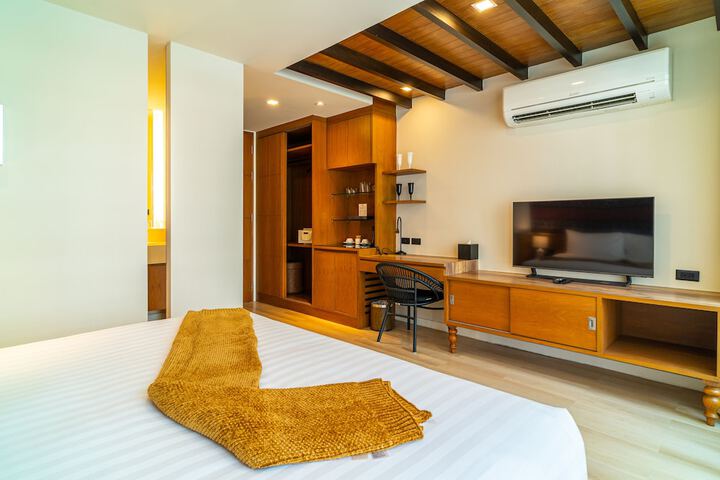 Room 19 of 33