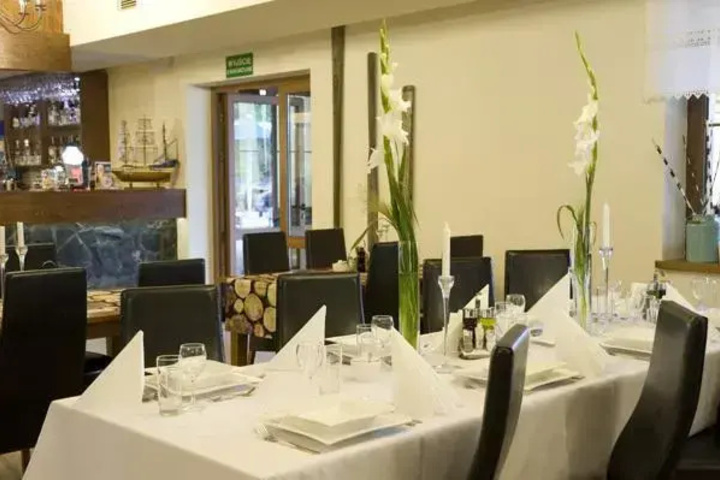 Dining 6 of 9