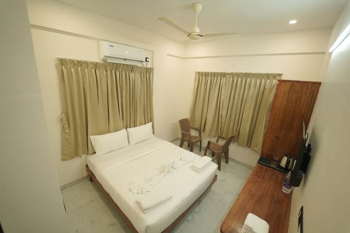 Room 9 of 13