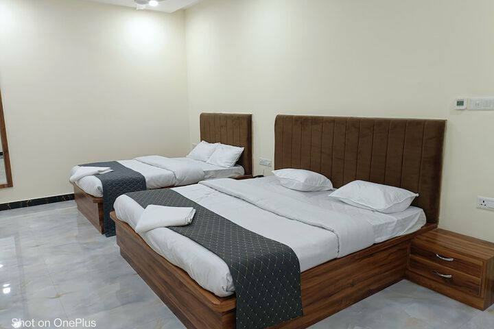 Room 7 of 44