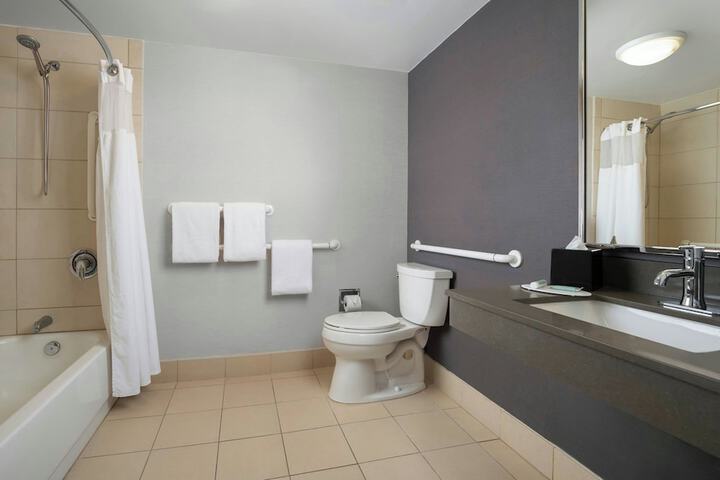 Room 28 of 41