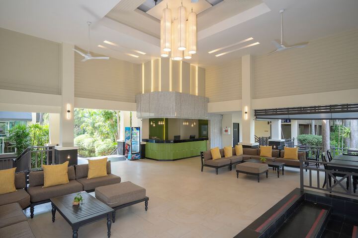 Entrance & Lobby