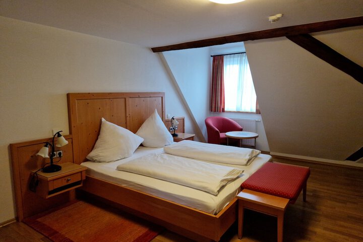 Room 28 of 52