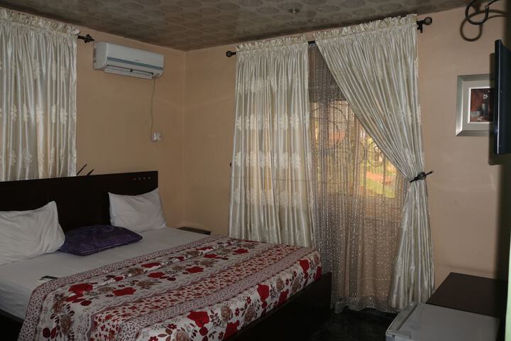 Room 16 of 28