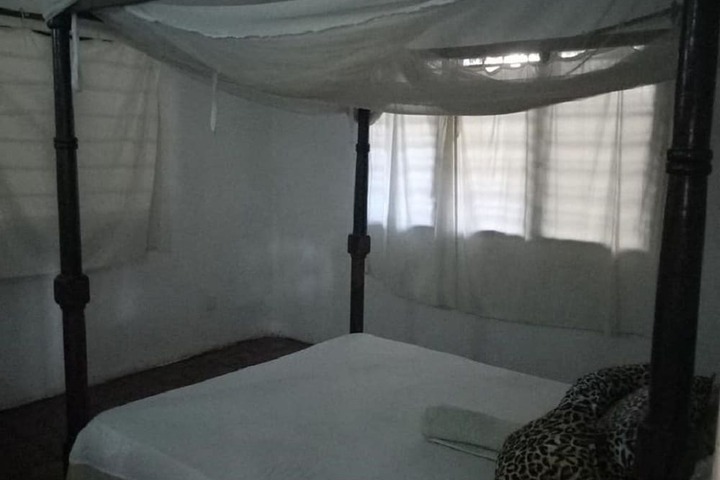 Room 2 of 34