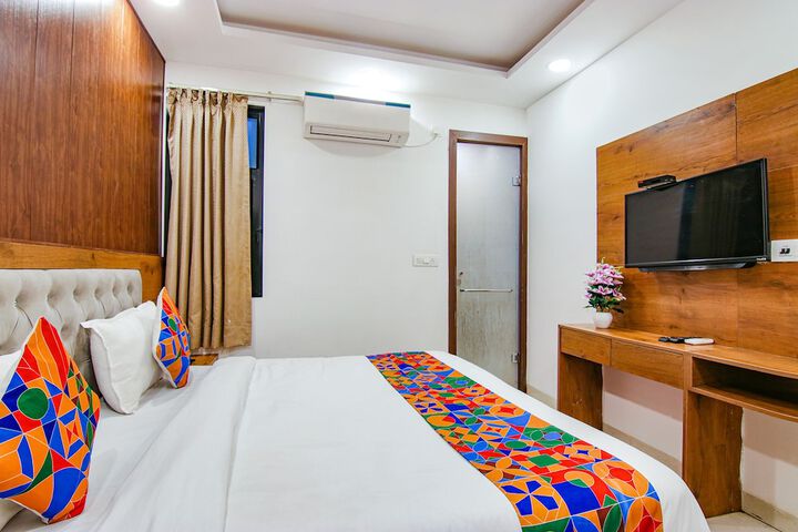Room 9 of 24