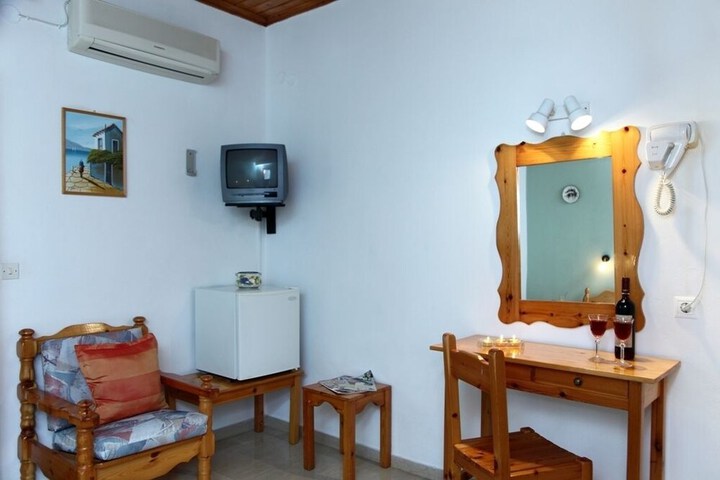 Room 8 of 40