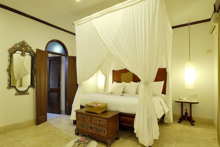 Room 4 of 113