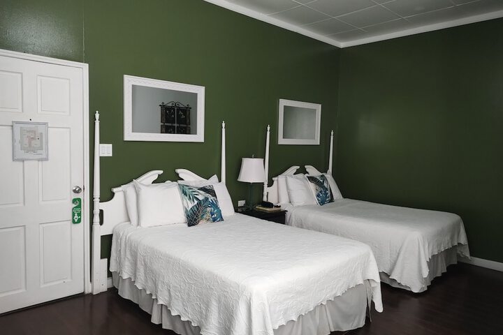 Room 14 of 98