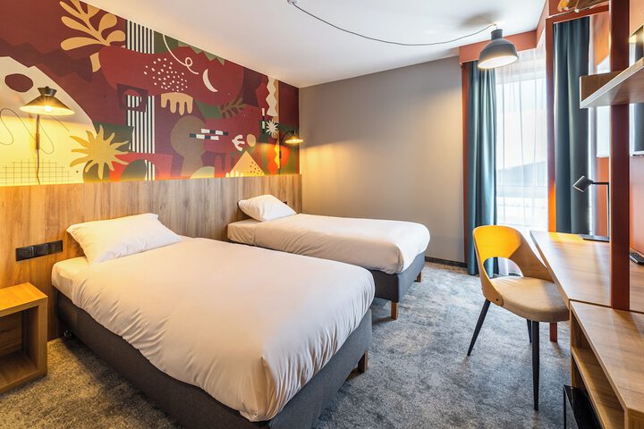 Room 15 of 40