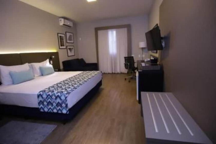 Room 10 of 37