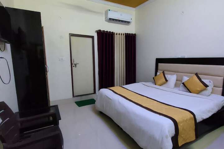 Room 6 of 17