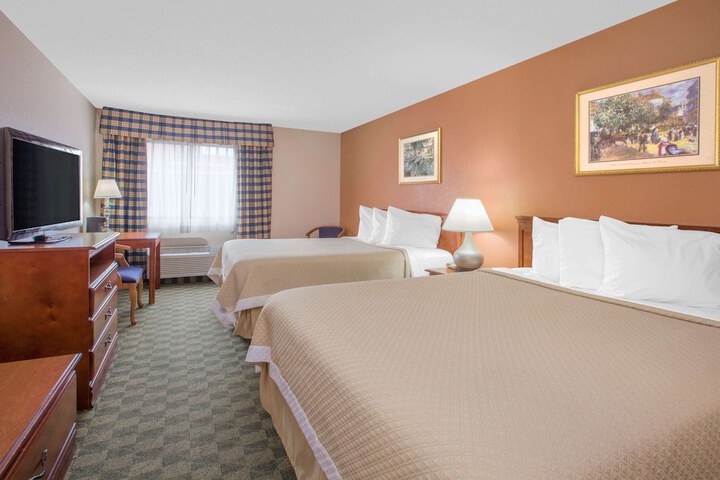 1 King Bed (8 of 13)